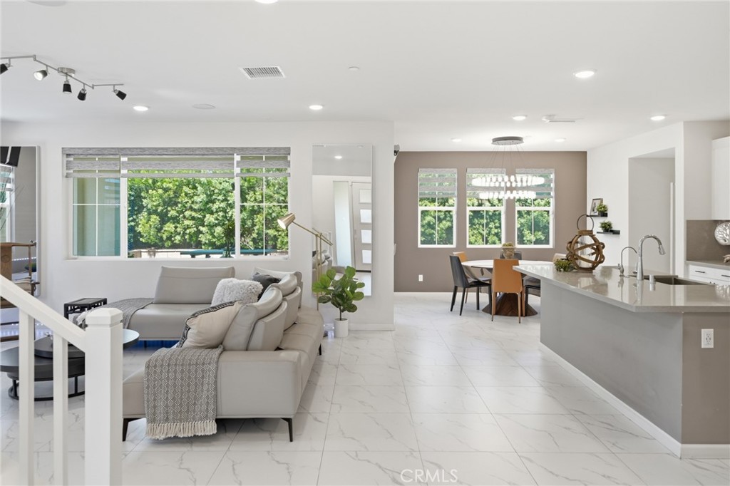 2605 E Tatum