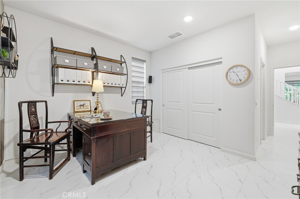 2605 E Tatum