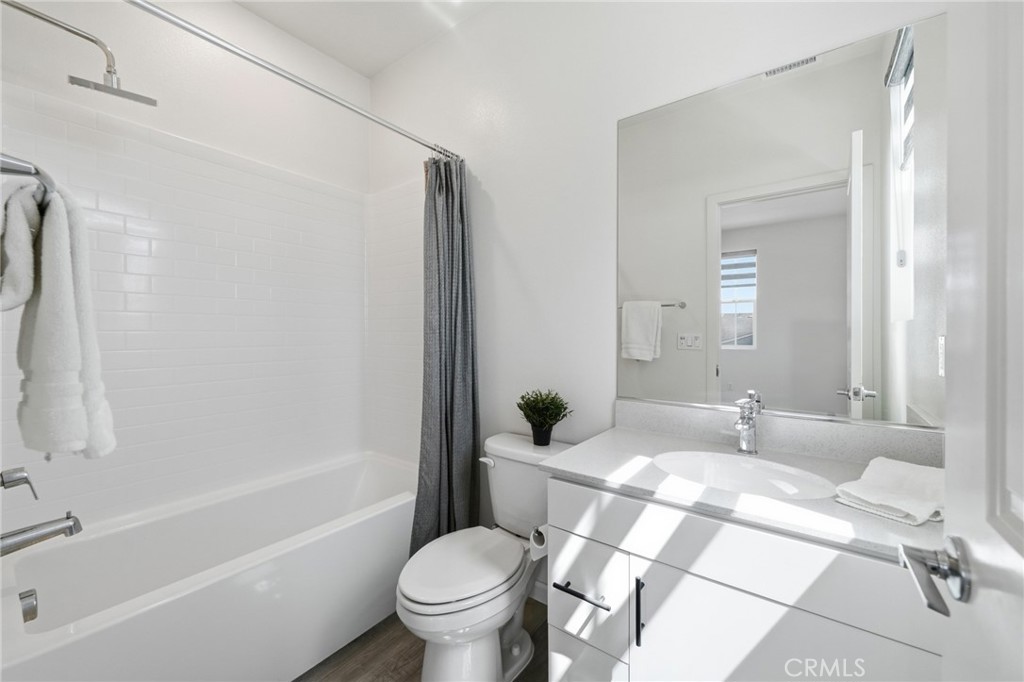 2605 E Tatum