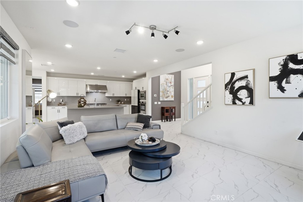 2605 E Tatum