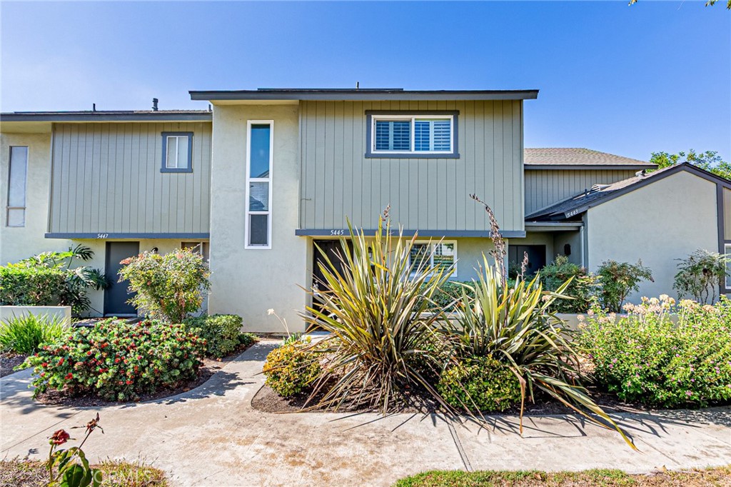 5445 Cajon
