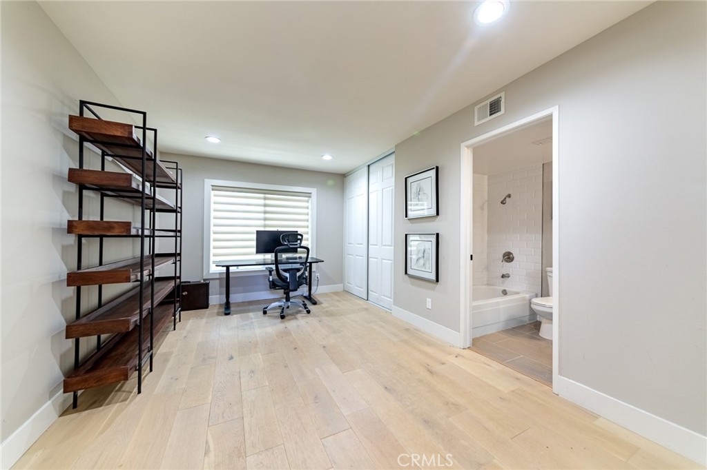 2106 Greenwood Court