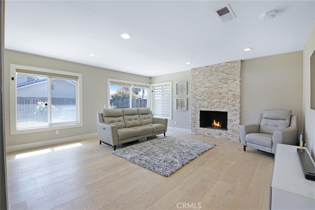 2106 Greenwood Court