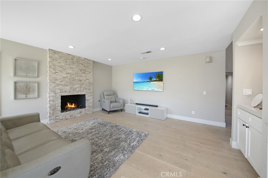 2106 Greenwood Court