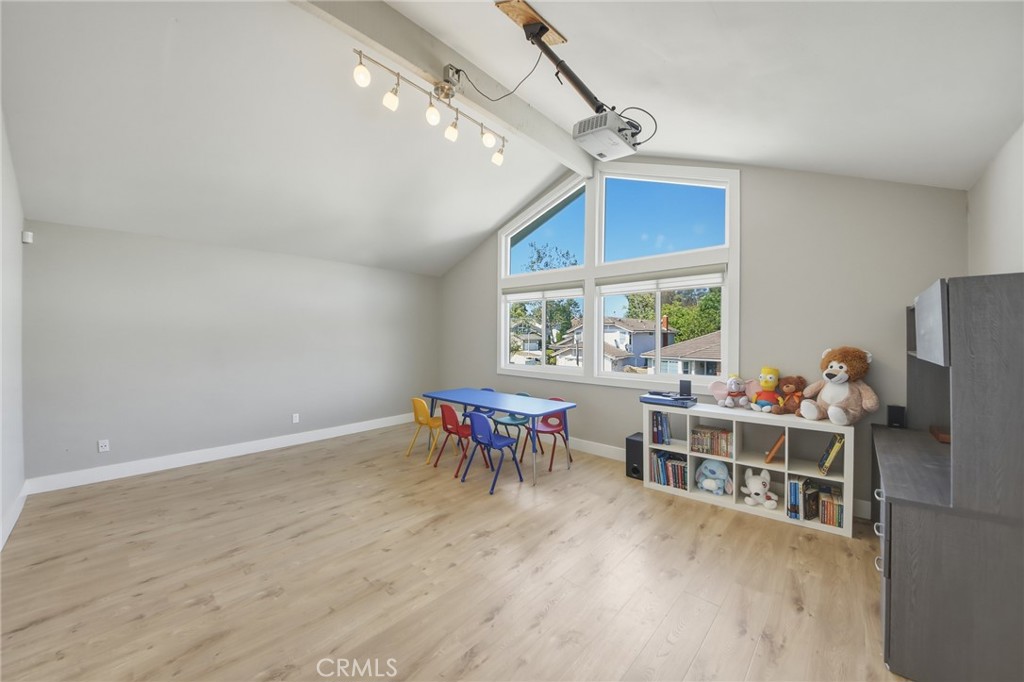 2106 Greenwood Court