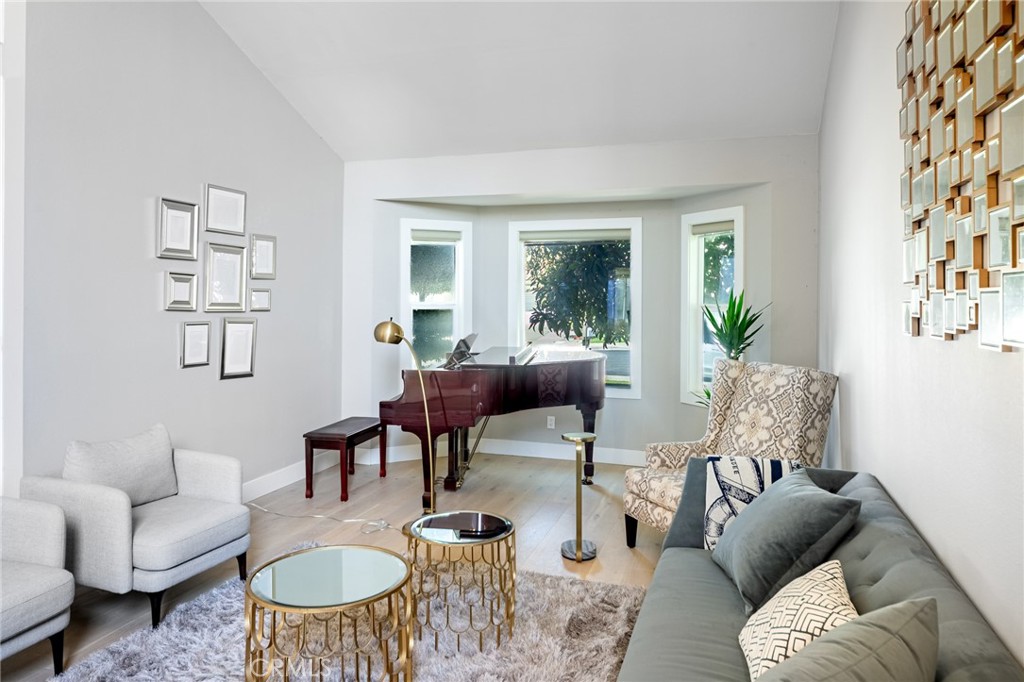 2106 Greenwood Court