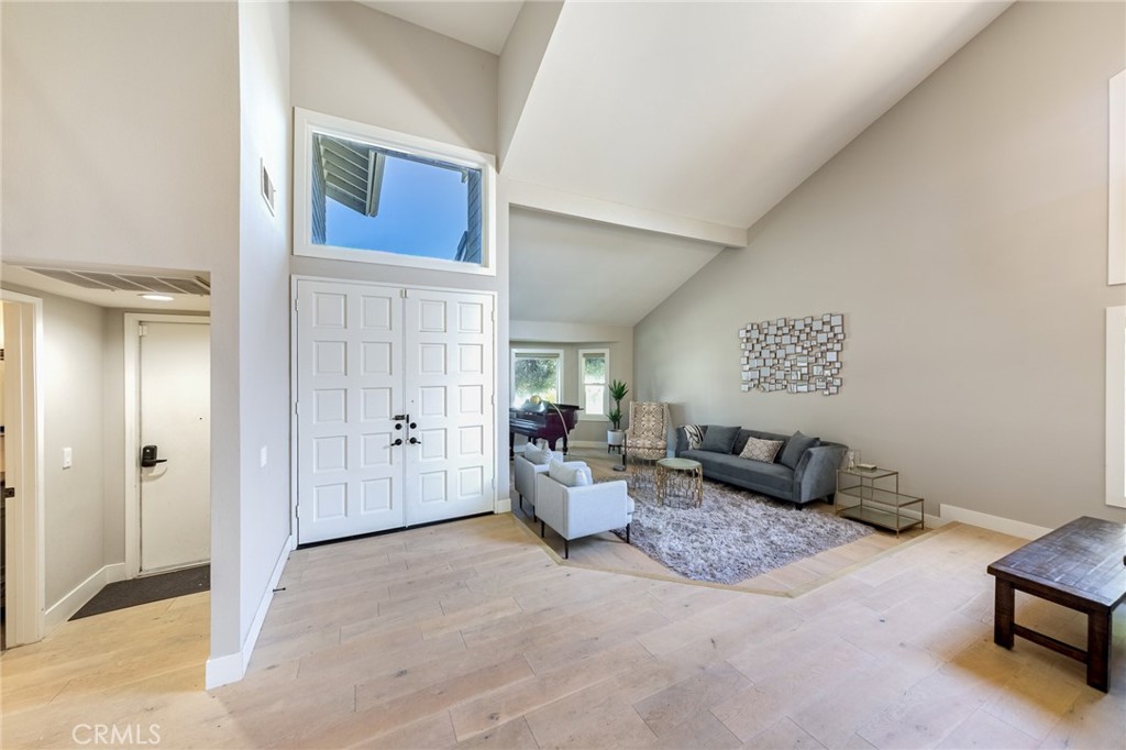 2106 Greenwood Court