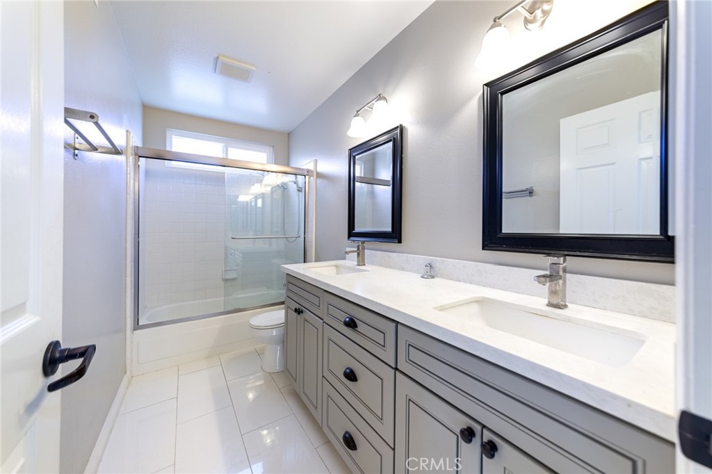 2106 Greenwood Court
