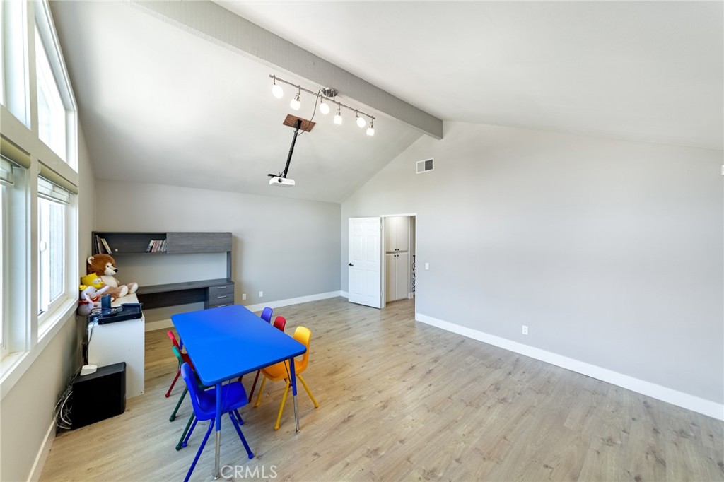 2106 Greenwood Court