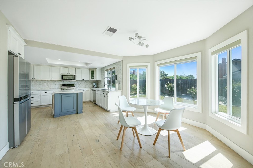 2106 Greenwood Court