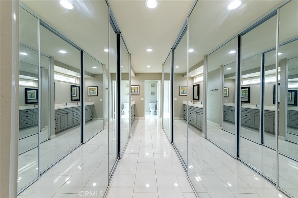 2106 Greenwood Court