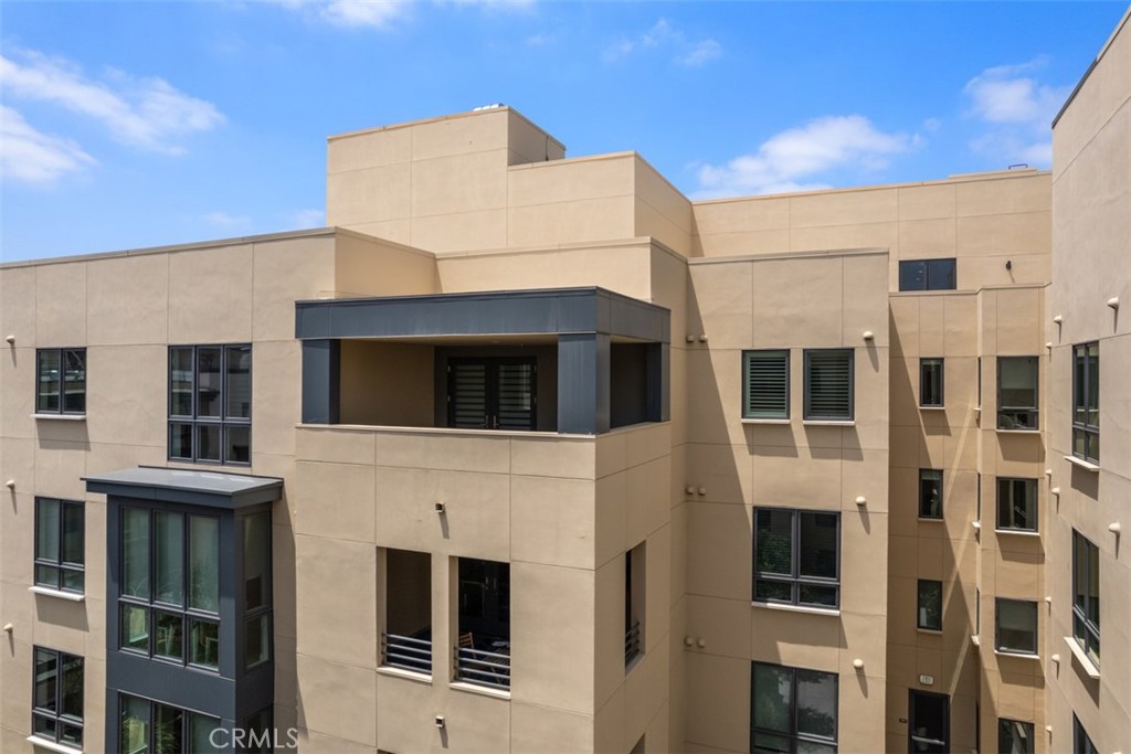 39 S Los Robles Avenue 6017