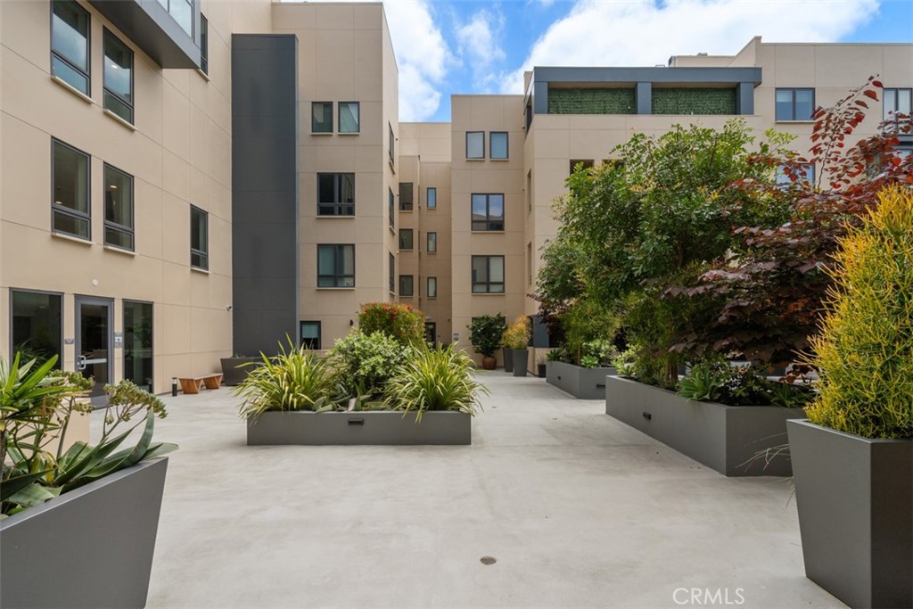 39 S Los Robles Avenue 6017