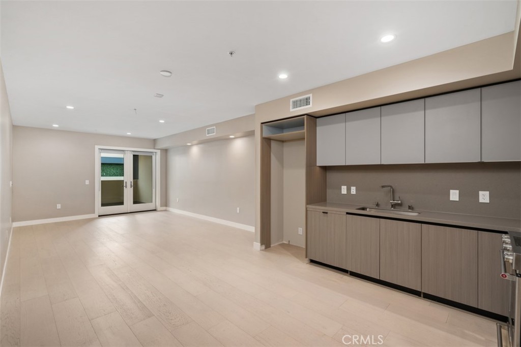 39 S Los Robles Avenue 6017