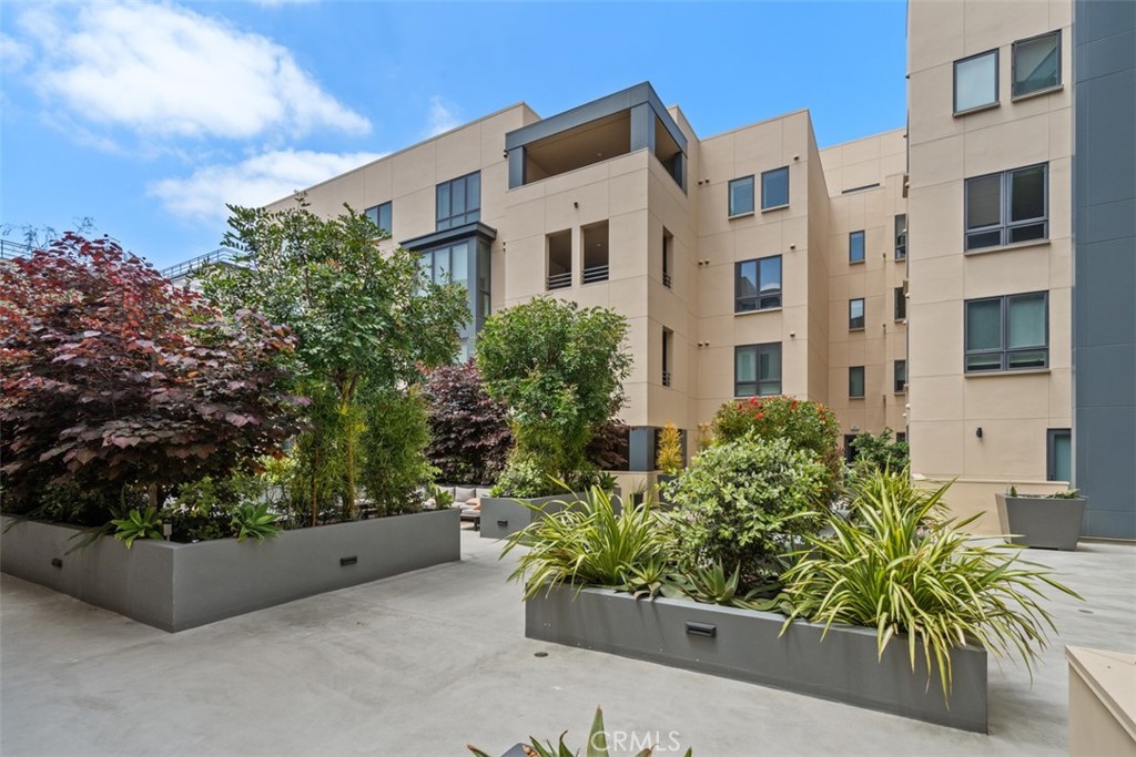 39 S Los Robles Avenue 6017