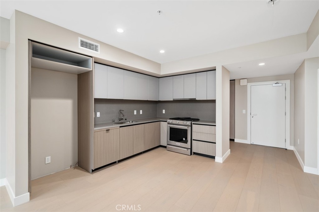 39 S Los Robles Avenue 6017