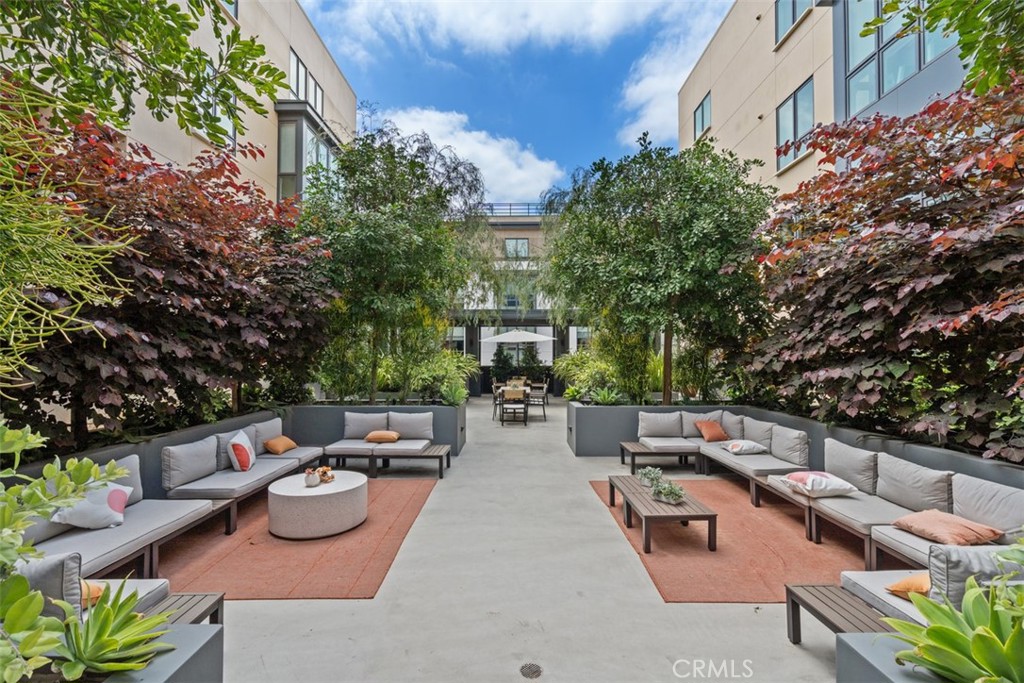 39 S Los Robles Avenue 6017