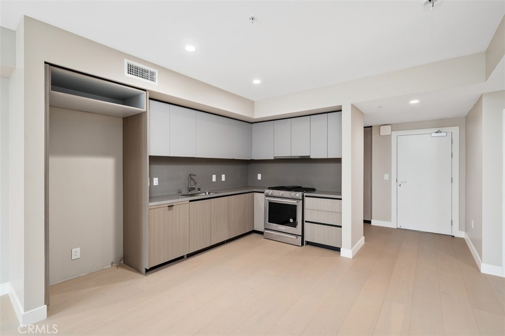 39 S Los Robles Avenue 6017