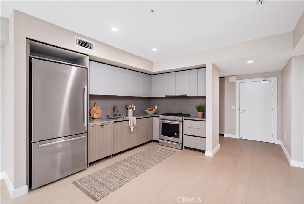 39 S Los Robles Avenue 6017