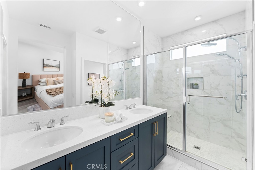 1323 W Cara Drive