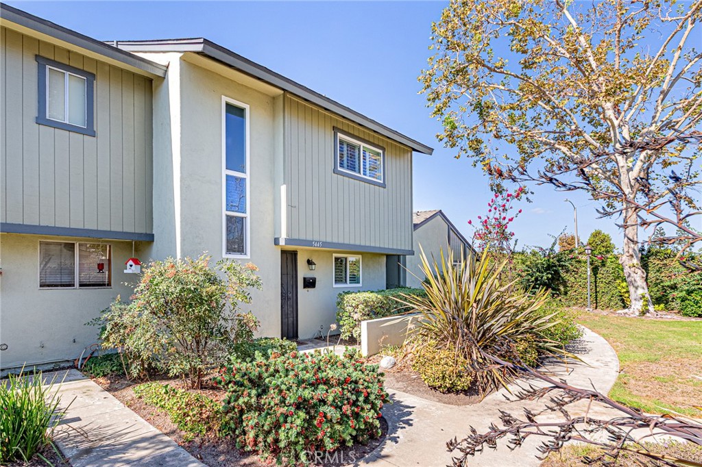 5445 Cajon