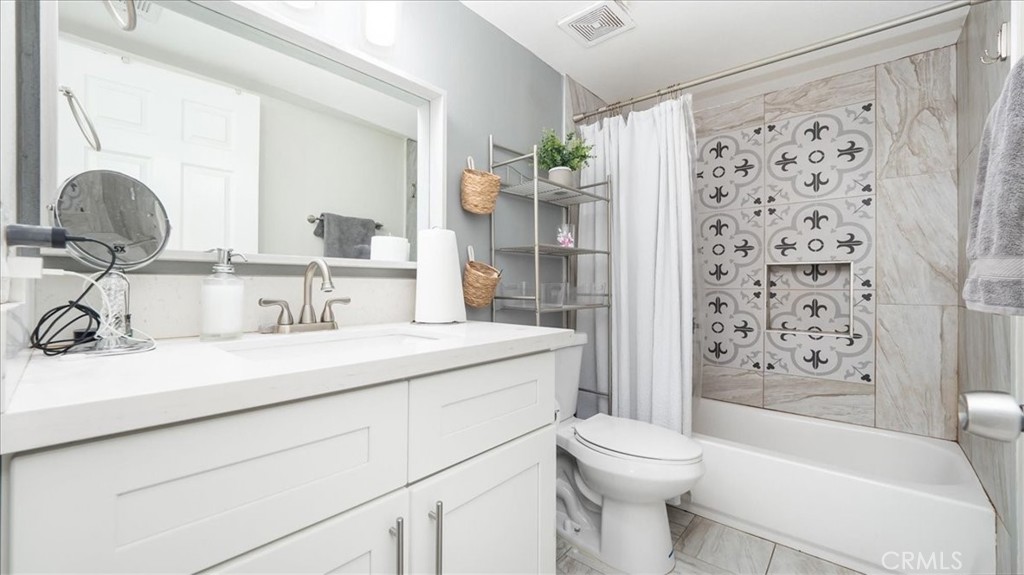 16136 Cornuta Avenue 112