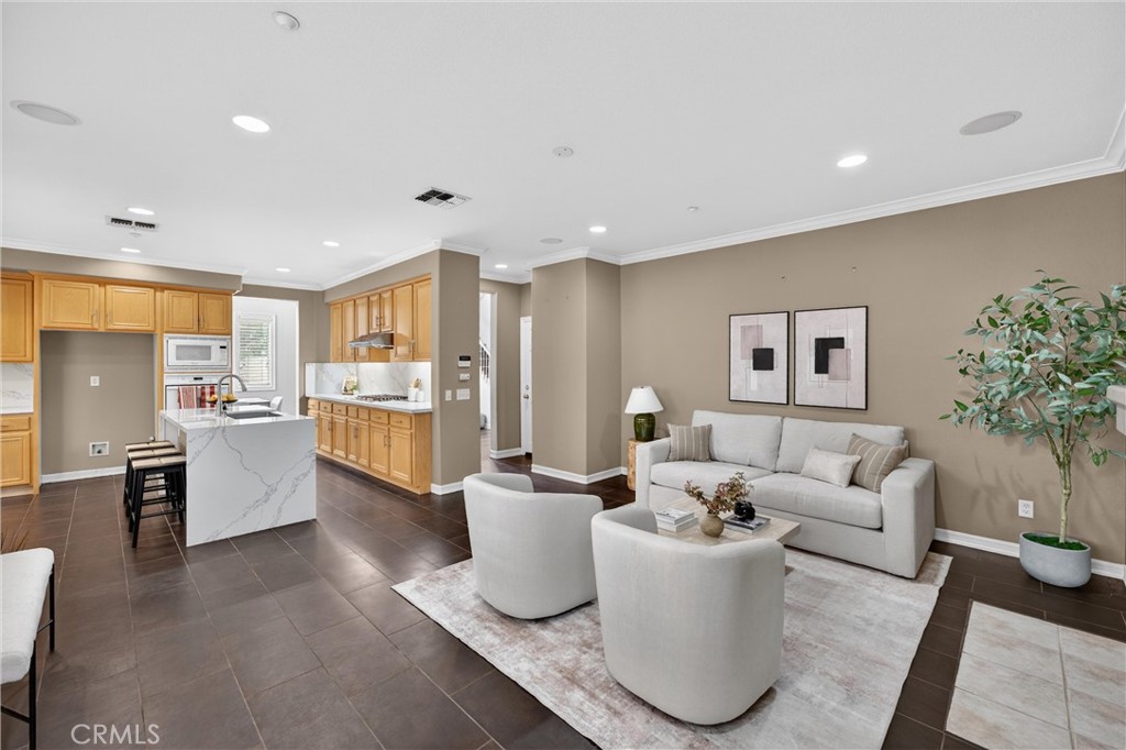 1002 Kemp Dr