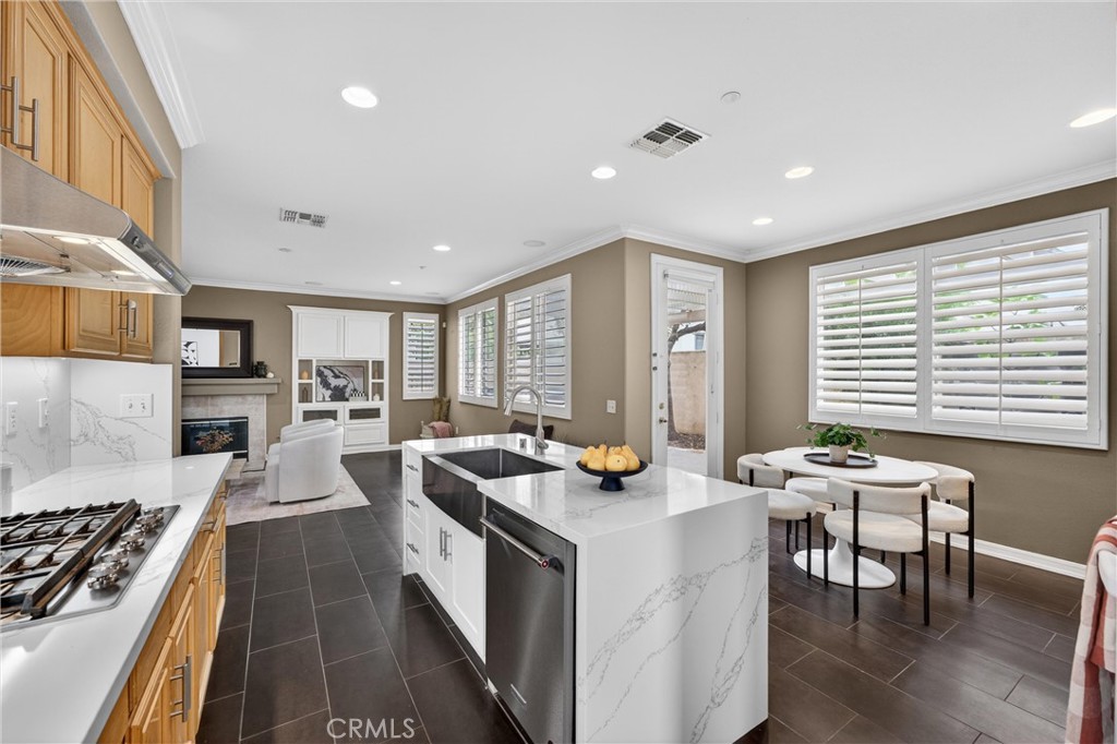 1002 Kemp Dr