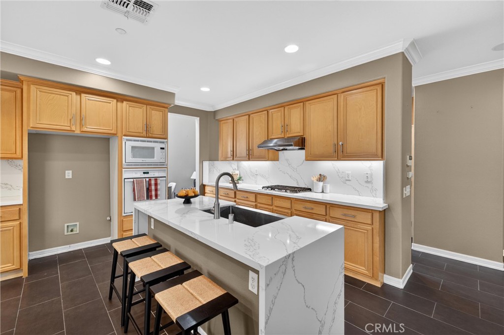 1002 Kemp Dr