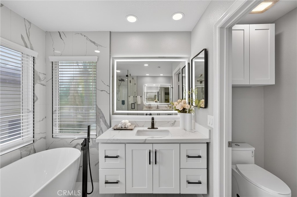 1002 Kemp Dr