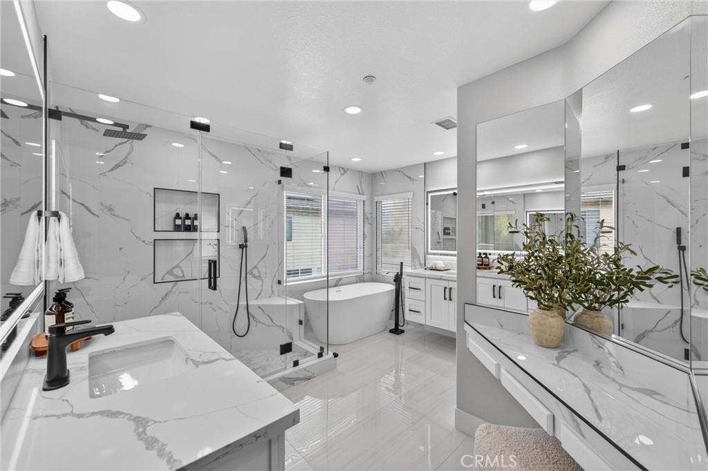 1002 Kemp Dr