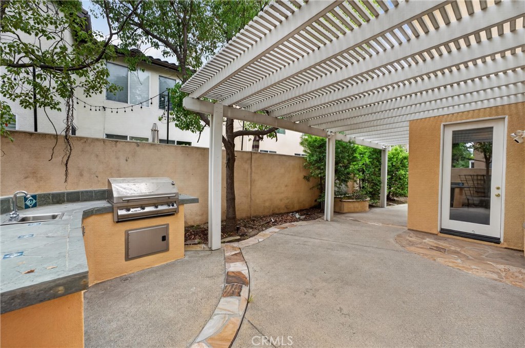 1002 Kemp Dr