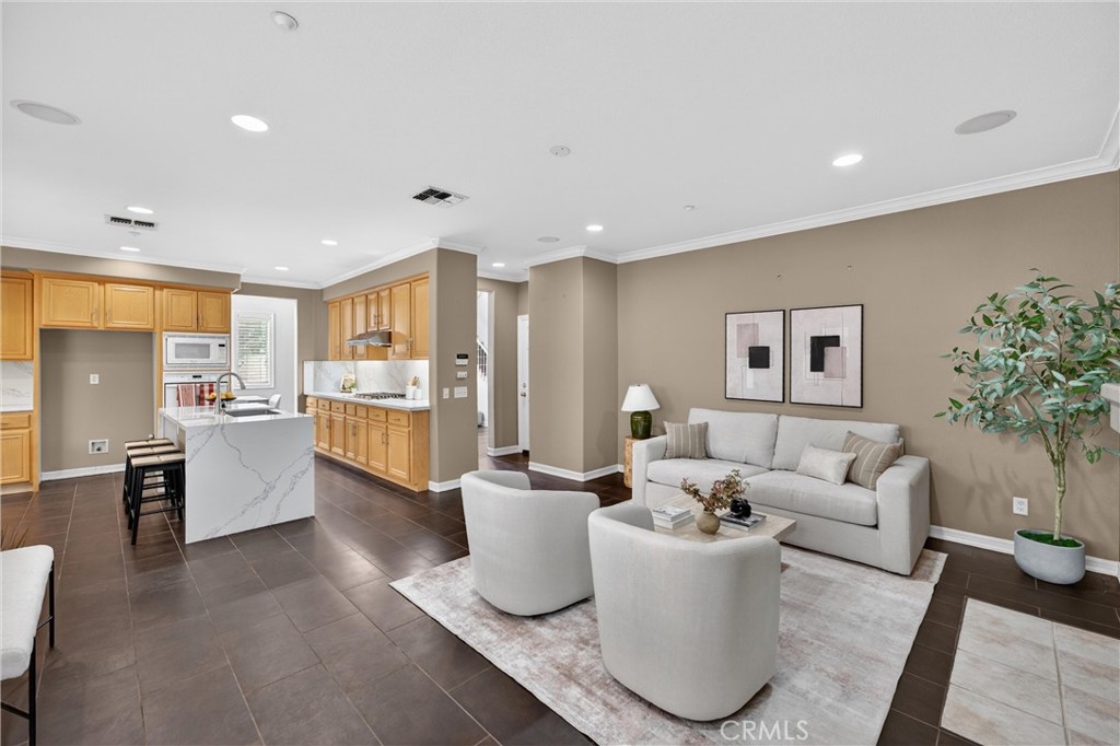 1002 Kemp Dr