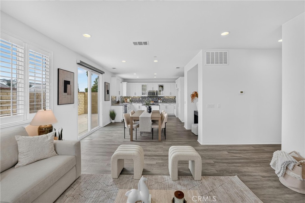 1115 N Vecino