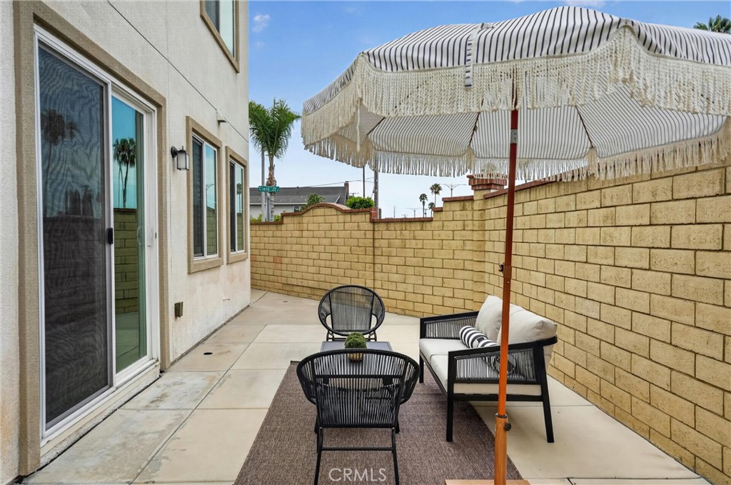 1115 N Vecino