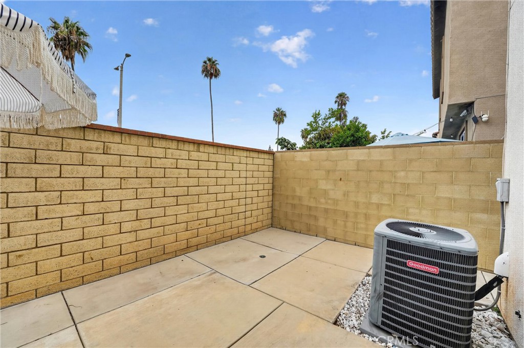 1115 N Vecino