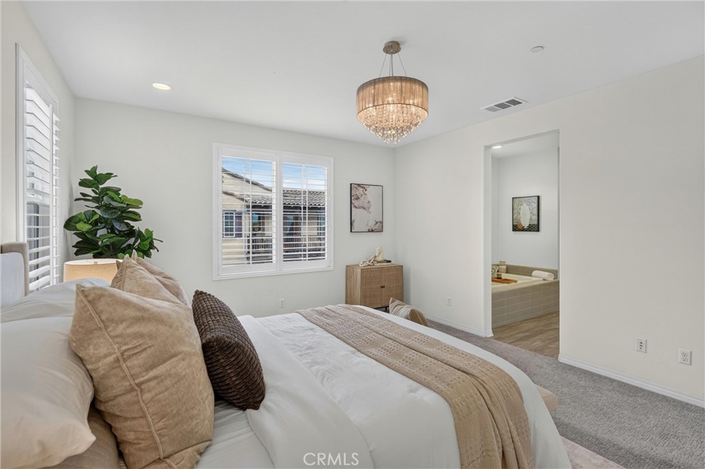 1115 N Vecino