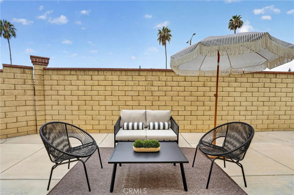 1115 N Vecino