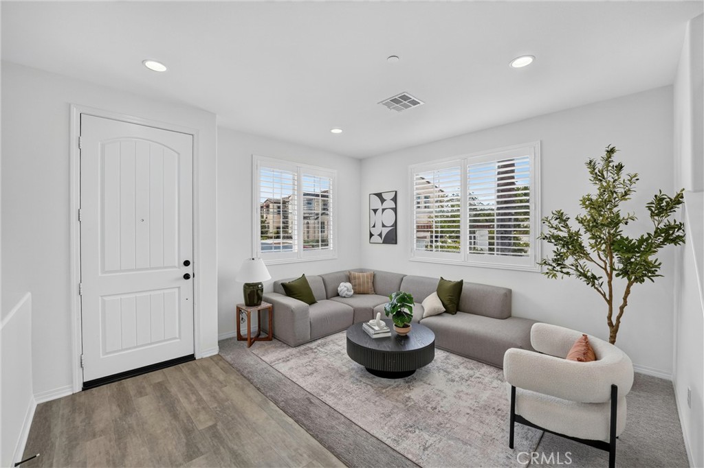 1115 N Vecino