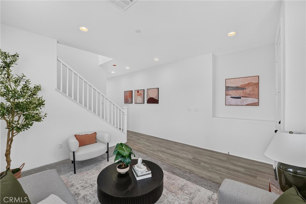 1115 N Vecino