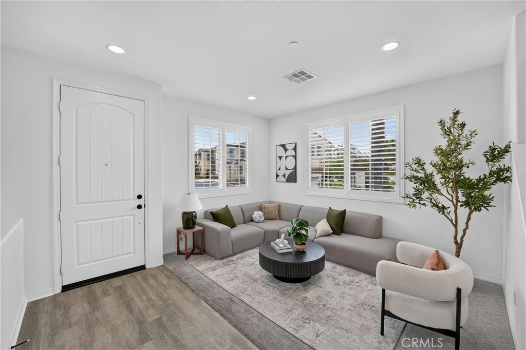 1115 N Vecino