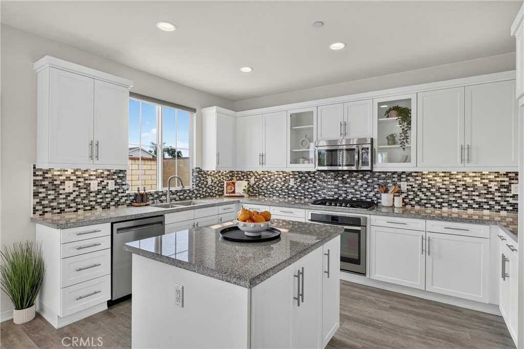 1115 N Vecino
