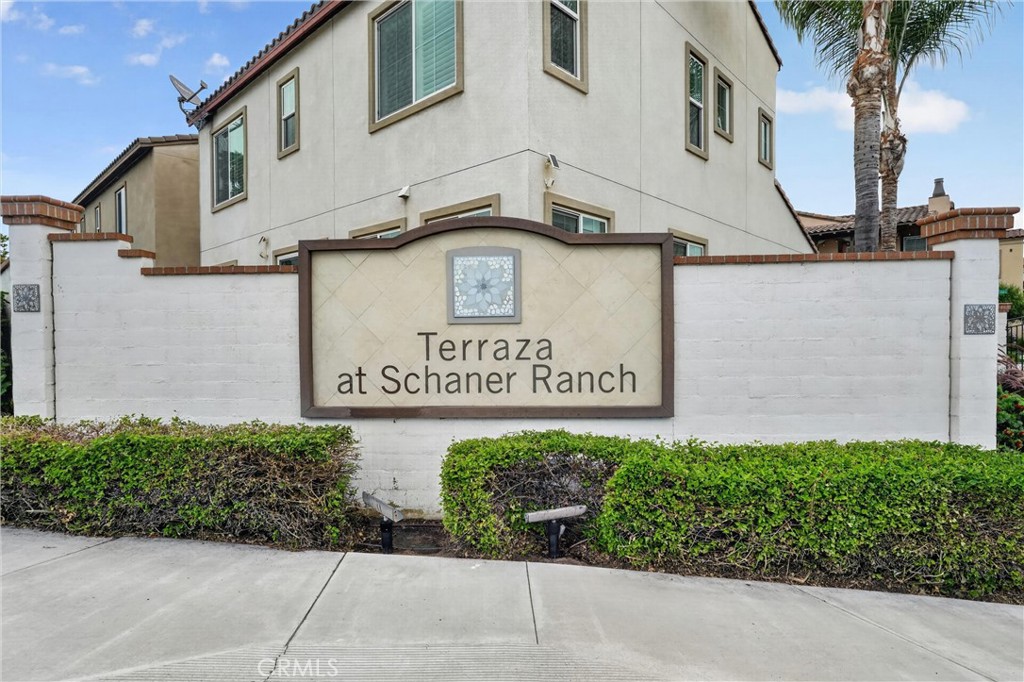 1115 N Vecino