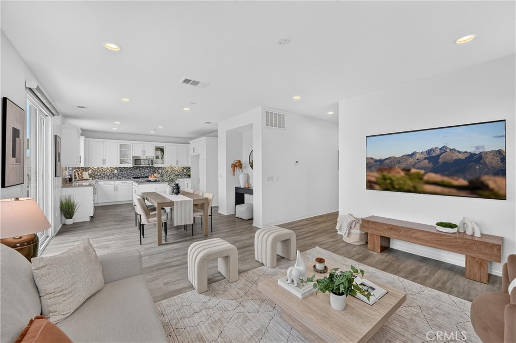1115 N Vecino