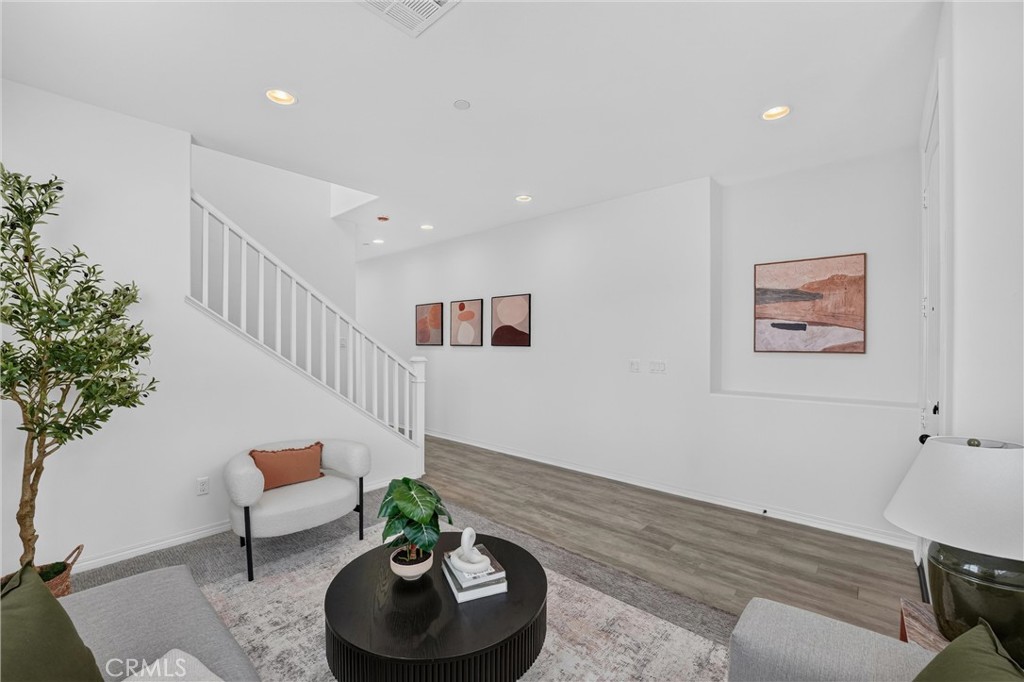 1115 N Vecino