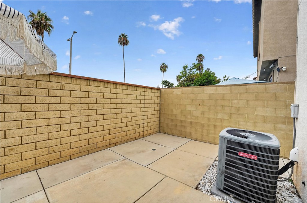 1115 N Vecino