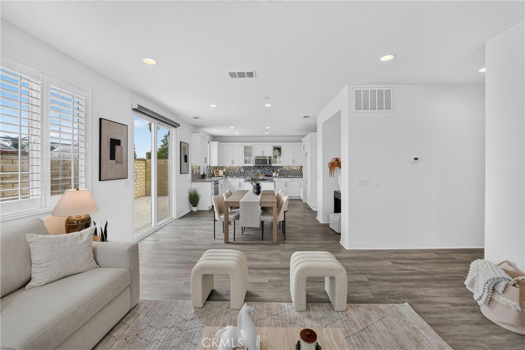 1115 N Vecino