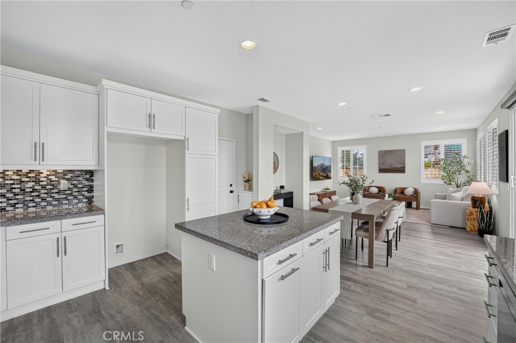 1115 N Vecino