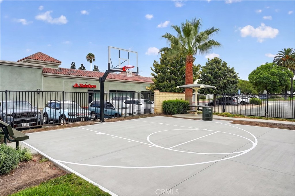 1115 N Vecino