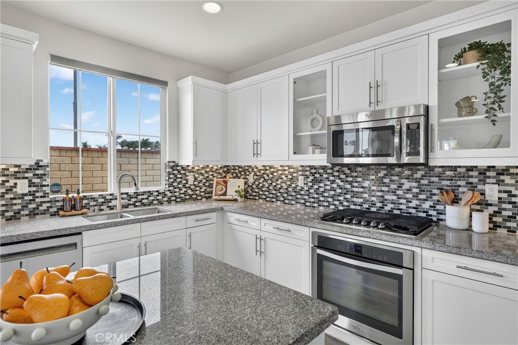 1115 N Vecino